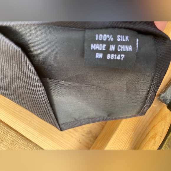 212-You Are Intriguing❤️ Falling Tongues Rolling Stones Neck Tie - Picture 5 of 7